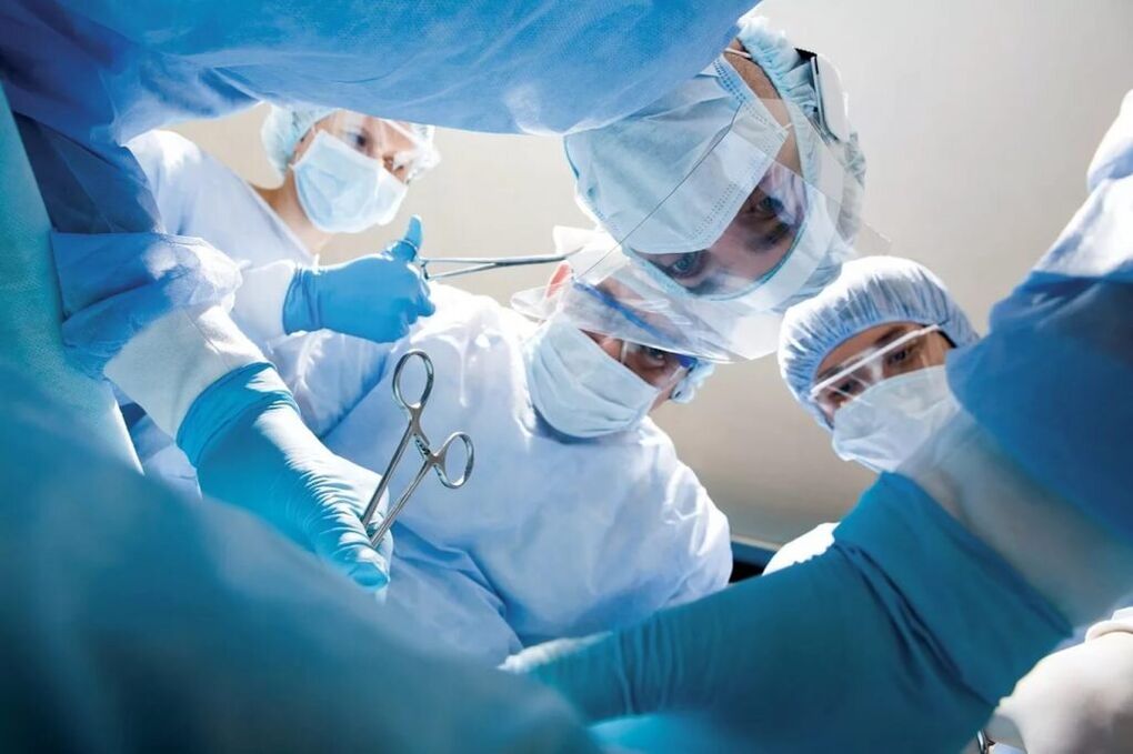 Para la osteocondrosis torácica compleja, es posible que se requiera cirugía.